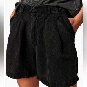 FREE PEOPLE CALLA DISTRESSED PLEATED LINEN SHORTS WASHED OUT BLACK